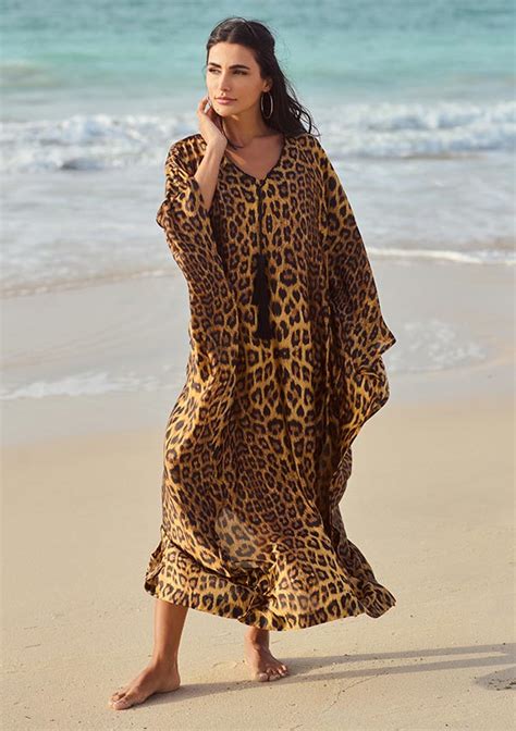 Kaftan in silk with leopard print 